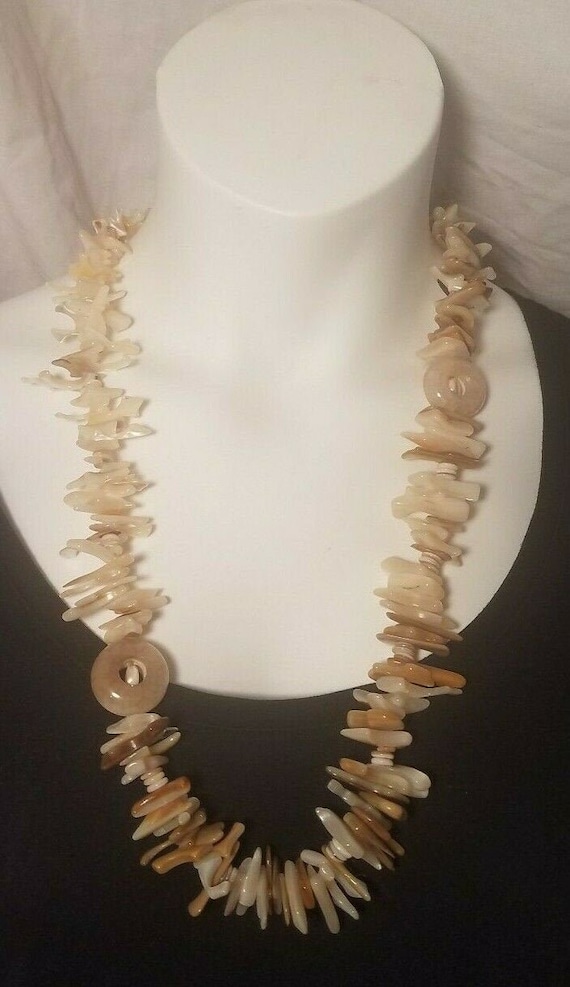 VINTAGE NECKLACE MOTHER Of Pearl Shell Stones