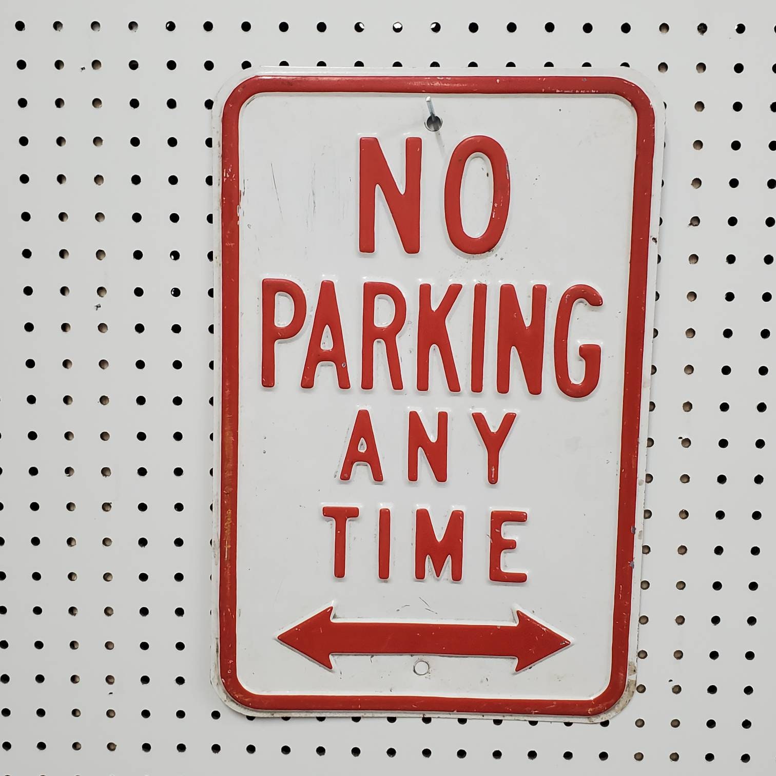 ヴィンテージ 看板 アメリカ NO PARKING VINTAGE NO PARKING Anytime Embossed Metal Sign Collectible