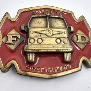 VINTAGE American FIRE FIGHTERS Engine 2  Belt Buckle Collectible Fire truck engine