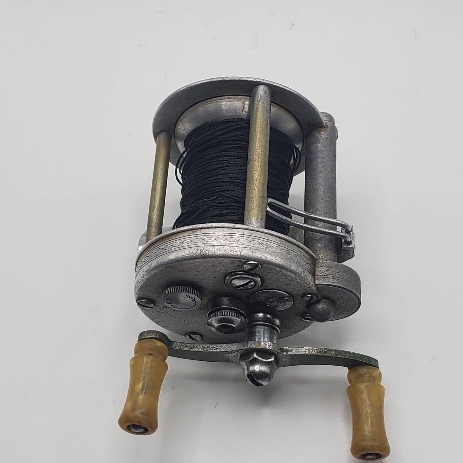 VINTAGE PFLUEGER NOBBY No. 1963 Chrome Fishing Reel Yellow Handles