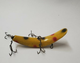 VINTAGE WOODEN FISHING Lure Yellow Black & Rd Spotted Double Hooks Fish  Lure Antique Collectible Sporting Goods Lure