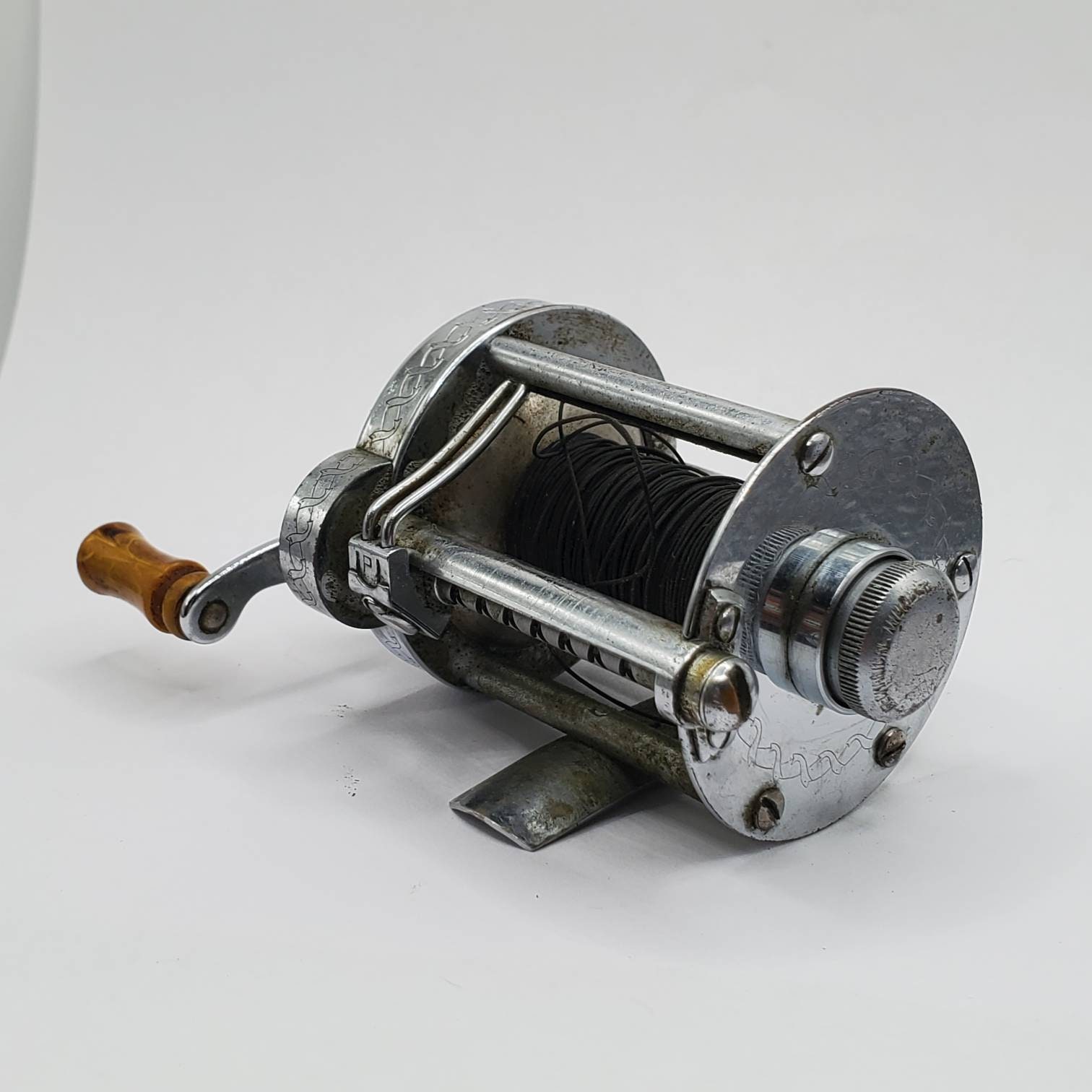 Vintage Fishing Reels, Metal, Both Work, Pflueger Trump Model 1943, Pflueger  Skilkast Model 1953, Good Condition, Needs Light Cleaning And Oil, 3 1/2W  Auction