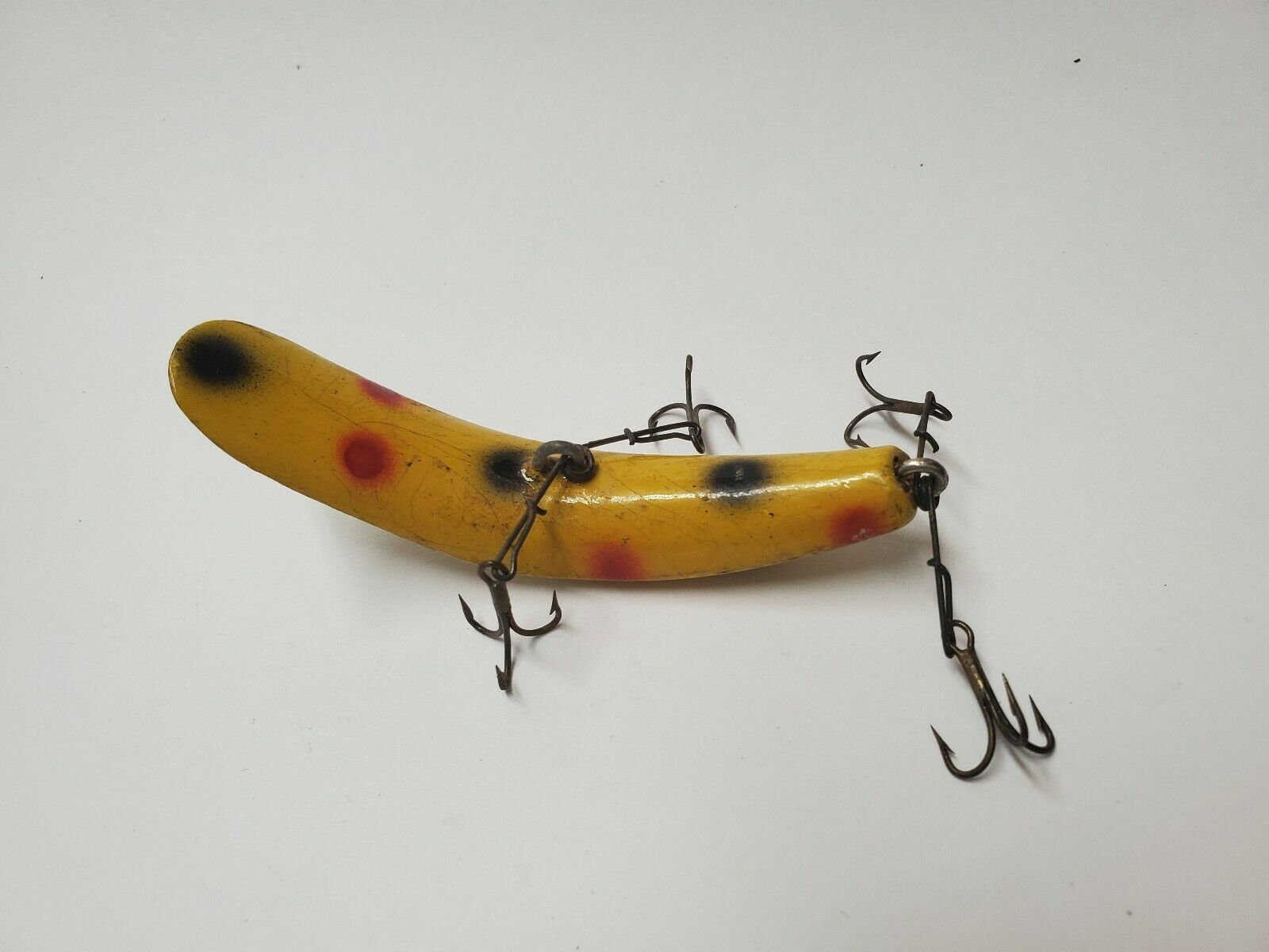 VINTAGE WOODEN FISHING Lure Yellow Black & Rd Spotted Double Hooks Fish  Lure Antique Collectible Sporting Goods Lure 