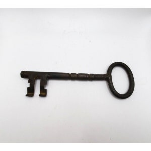 RARE LARGE KEY 17TH-19TH Century Castle Key Jail House Key Church Door Key Collectible Memorabilia Architectural