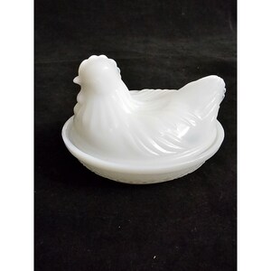 ANTIQUE MILK GLASS Chicken Hen on Nest Hazel Atlas White Covered Dish Collectible Memorabilia