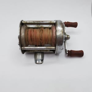 VINTAGE PFLUEGER AKRON No. 1893L Chrome Fishing Reel Casting Reel U S A Collectible Sporting Goods