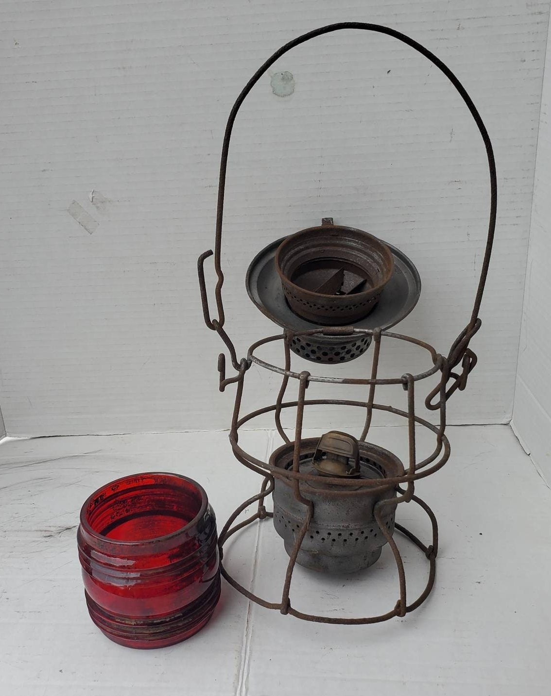 VINTAGE ADLAKE KERO Erie Railroad Lantern & Red Globe VINTAGE ADLAKE KERO Erie Railroad Lantern & Red Globe