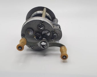 VINTAGE PFLUEGER NOBBY No. 1963 Chrome Fishing Reel Yellow Handles