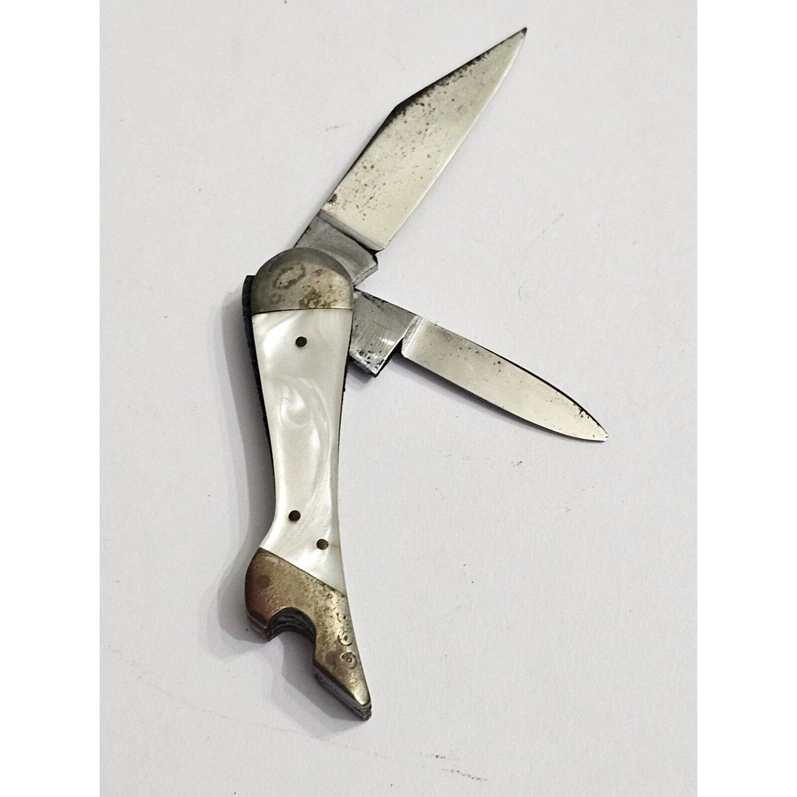 ANTIQUE MINI VOSS Cut Co Pocket Knife Ladies Leg Pocket Knife Pearl Handles 2 Blades Collectible Memorabilia