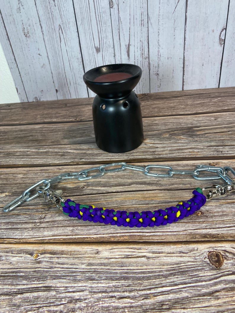 Collar de cadena de paracord con flor de viola hecho a mano para exhibición de cabras imagen 3
