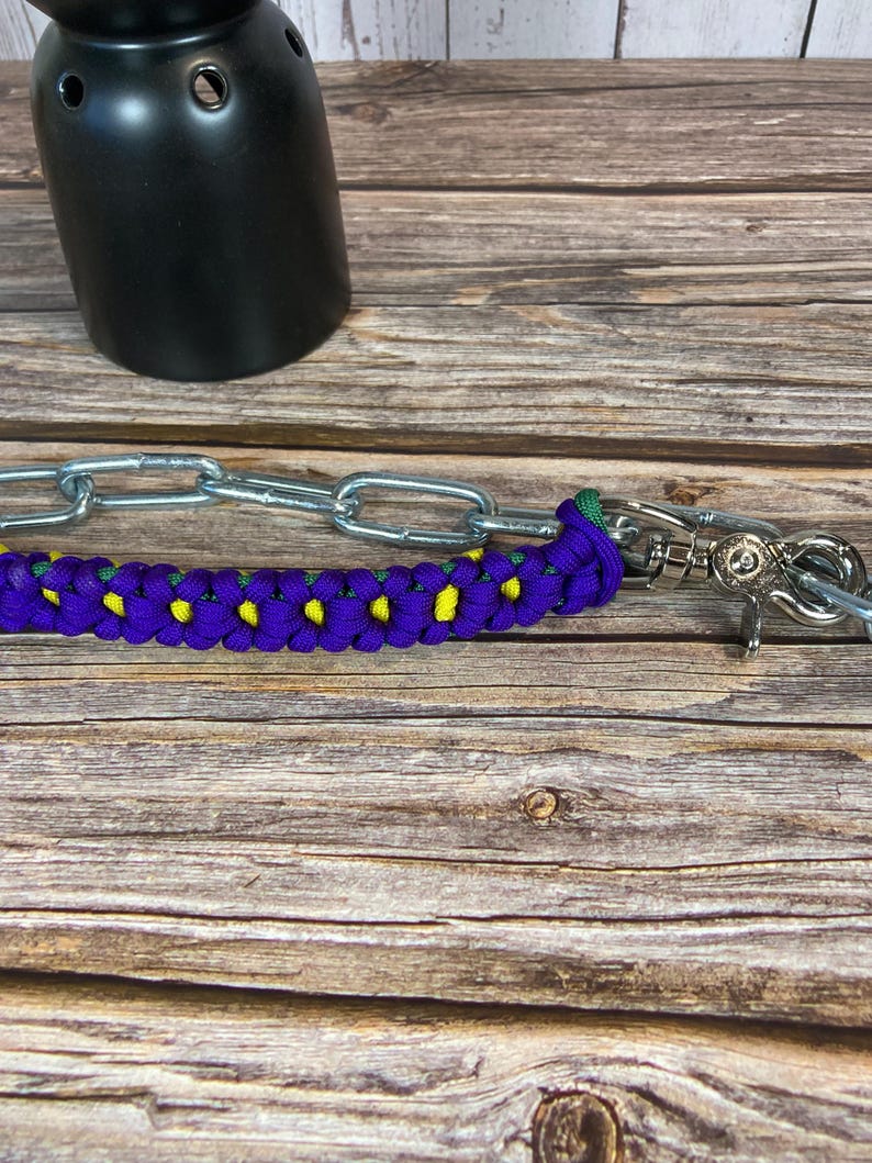 Collar de cadena de paracord con flor de viola hecho a mano para exhibición de cabras imagen 4