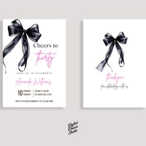 Può includere: Due schede stampabili con un'illustrazione di fiocco nero. La prima scheda dice "Cheers to Thirty" e ha spazio per un nome, una data, un'ora e un luogo. La seconda scheda dice "Thankyou for celebrating with us".