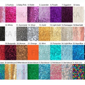 Op de afbeelding: Een kleurenkaart met stofstalen met pailletten. Kleuren zijn onder meer roze, fuchsia, babyroze, violet, lavendel, paars, aubergine, ivoor, zwart, wit, gunmetal, zilver, goud, lichtgoud, champagne, ros&eacute;goud, blushroze, rood, bordeaux, brons, oranje, munt, turquoise, lichtblauw, aquablauw, marineblauw, ombre groen, goud iriserend, wit iriserend, groen iriserend, blauw iriserend, roze iriserend, zilver iriserend, multi color en hunter groen.
