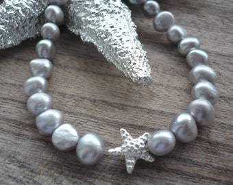 Freshwater pearl bracelet with real silver starfish, bridal jewelry, pearl jewelry, handmade pearl bracelet, grey pearl bracelet maritime,