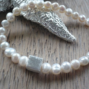 Freshwater pearl bracelet with real silver cubes, bridal jewelry, handmade unique piece, modern pearl bracelet,