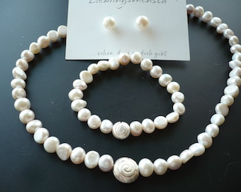 Pearl necklace with freshwater pearls and real silver snail, handmade pearl necklace, real pearl necklace, bridal jewelry, pearl necklace,