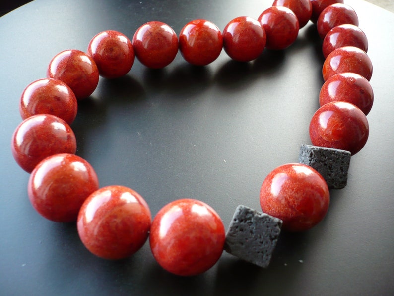 Super ausdrucksvolle rote Schaumkorallen-Kette,Extravagante rote Statement-Kette ,Red meets Black,Weihnachtsgeschenk für Sie,Rote Halskette Bild 3