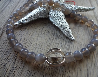 Handgefertigte ausgefallene Halskette,Graue Achat Stein-Kette mit extravagantem Zwischenteil,Geschenk für Sie,Edelstein-Collier,Perlenkette