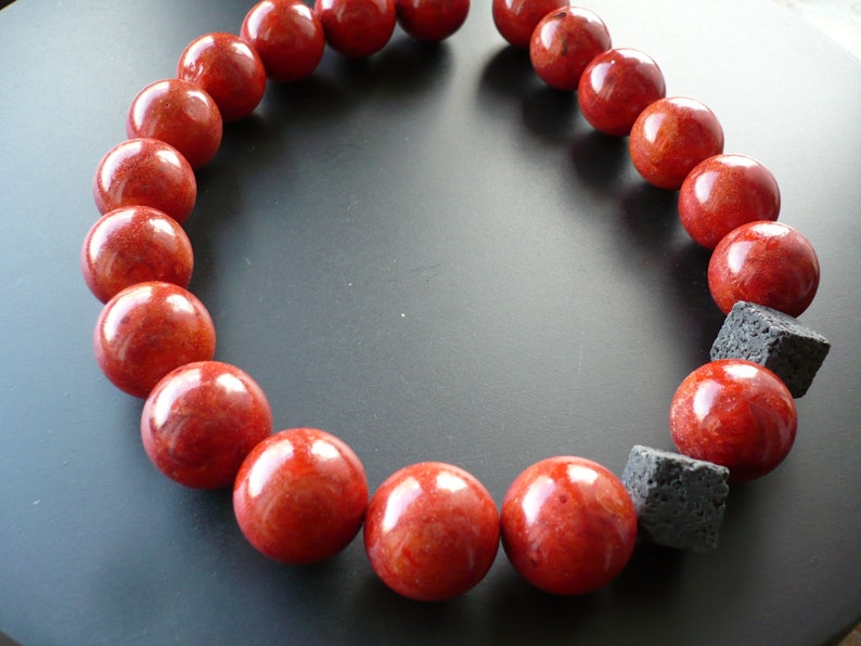 Super ausdrucksvolle rote Schaumkorallen-Kette,Extravagante rote Statement-Kette ,Red meets Black,Weihnachtsgeschenk für Sie,Rote Halskette Bild 5