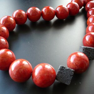 Super ausdrucksvolle rote Schaumkorallen-Kette,Extravagante rote Statement-Kette ,Red meets Black,Weihnachtsgeschenk für Sie,Rote Halskette Bild 7