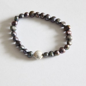 Freshwater Pearl Bracelet with Genuine Silver Snail,Bridal Jewelry,Engagement Gift,Genuine Beaded Bracelet,Pearl Jewelry,Freshwater Pearl Bracelet,