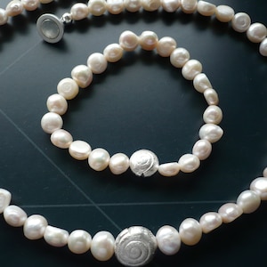 Handmade freshwater pearl necklace with real silver snail, modern pearl necklace, bridal jewelry, pearl necklace wedding, gift
