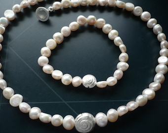 Handmade freshwater pearl necklace with real silver snail, modern pearl necklace, bridal jewelry, pearl necklace wedding, gift