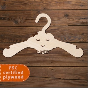 Aangepaste babykleerhanger met naam, gepersonaliseerde kinderhanger, kinderkledinghanger, Kleiderbügel mit Namen, personalisierte Kleiderbügel.