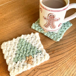 Christmas Crochet Mug Rug Pattern, Christmas Crochet Coaster pattern, Christmas Tree Coaster