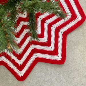 Easy Crochet Christmas Tree Skirt Crochet Pattern for beginners