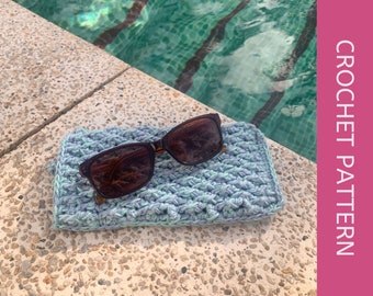 Crochet Glasses Case pattern with button close, suitable for beginner crochet project with video tutorial