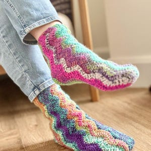 Easy Crochet Sock Pattern, Crochet Tube Sock for adult sizes, easy crochet pattern, womans crochet sock pattern