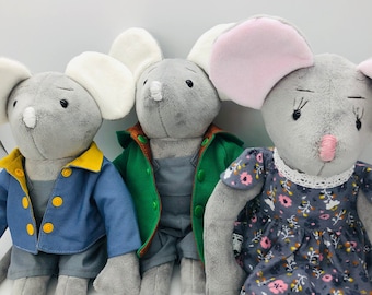 Peluche di topo in pile fatto a mano: abito floreale o pantaloncini e giacca
