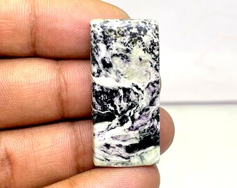 Piedra preciosa de Kammererita, Cabujón de Kammererita, Cabujón de forma rectangular de Kammererita, 44 cts, 17,95 x 39,10 x 4,95 mm Aprox.