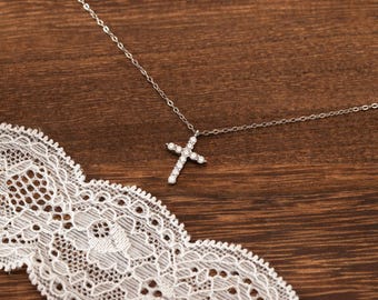 Delicata collana con croce di diamanti - Collana con piccola croce in oro - Ciondolo a croce in argento sterling - Gioielli minimalisti per donne - Regalo per lei