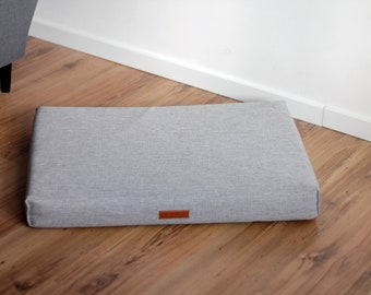 Lit pour chien en mousse à mémoire de forme, lit pour chien orthopédique, tissu PET recyclé, Psia Norka, matelas en mousse à mémoire de forme, gris