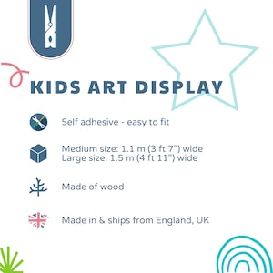 Kunstausstellung für Kinder mit goldenen Sternen und bunten Wäscheklammern, einfach zu montierender Kleiderbügel für Kinderkunstwerke Bild 5