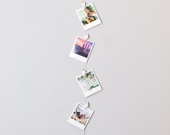 Display per foto con cavo verticale con cuori bianchi, arredamento della camera con molletta, gancio Polaroid e Instax