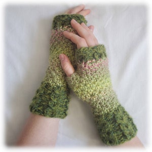 Irish Moss Cabled Mitts Knitting Pattern