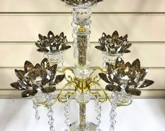 Candelabro de diamantes triturados con cristales dorados rellenos de 5 niveles de flores de loto romaní