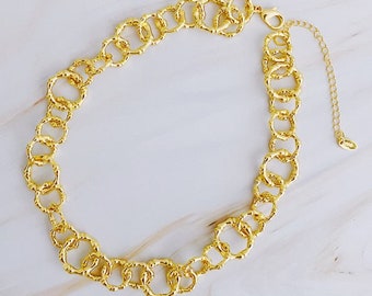 18K Gold Artfully Linked Chain Necklace with Luxurious Texture Finish