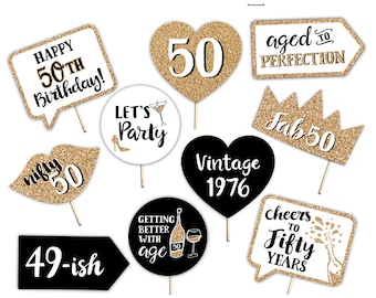 Kare & Kind Striscione Compleanno Nero Con Scritte Oro E Bandierine - Kit Completo Con Nastro E Ago