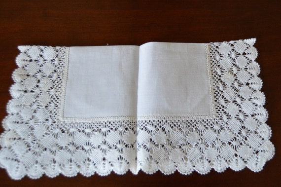 1940s Vintage White Linen Bobbin Lace (Pin Lace) … - image 4