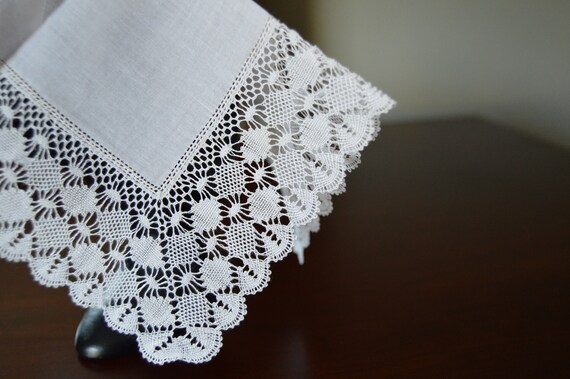 1940s Vintage White Linen Bobbin Lace (Pin Lace) … - image 7