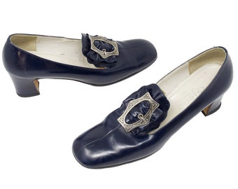 vintage 60s lujano hand made shoe, navy blue leather pump, size 37 pumps, silver buckle pilgrim shoe, medieval edwardian downton abbey shoe