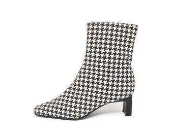 Black and white houndstooth structural minimalist ankle boots US 6.5