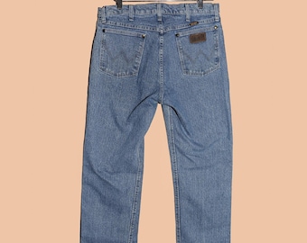 Wrangler Light Wash Denim Jeans Size 35x34 Western Cowboy Classic Blue Jeans Straight Leg Pants Work Casual Pants