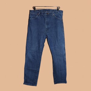 Wrangler Mens Cowboy Blue Jeans Size 34x34 Distressed Classic Denim Jeans Work Blue Jeans Straight Leg Relaxed Fit Denim Western Denim image 3