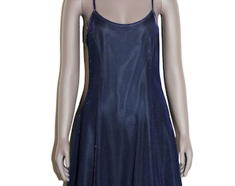 Minivestido lencero morado metalizado, corte camisero, acampanado, estilo Y2K, para fiestas, discotecas y salidas nocturnas.