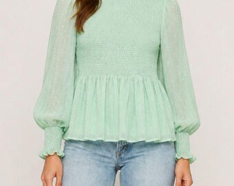 Vintage mintgrüne Bluse mit Smokdetails, Größe S, Cottagecore-Stil, hoher Kragen, Schößchen, Bischofsärmel
